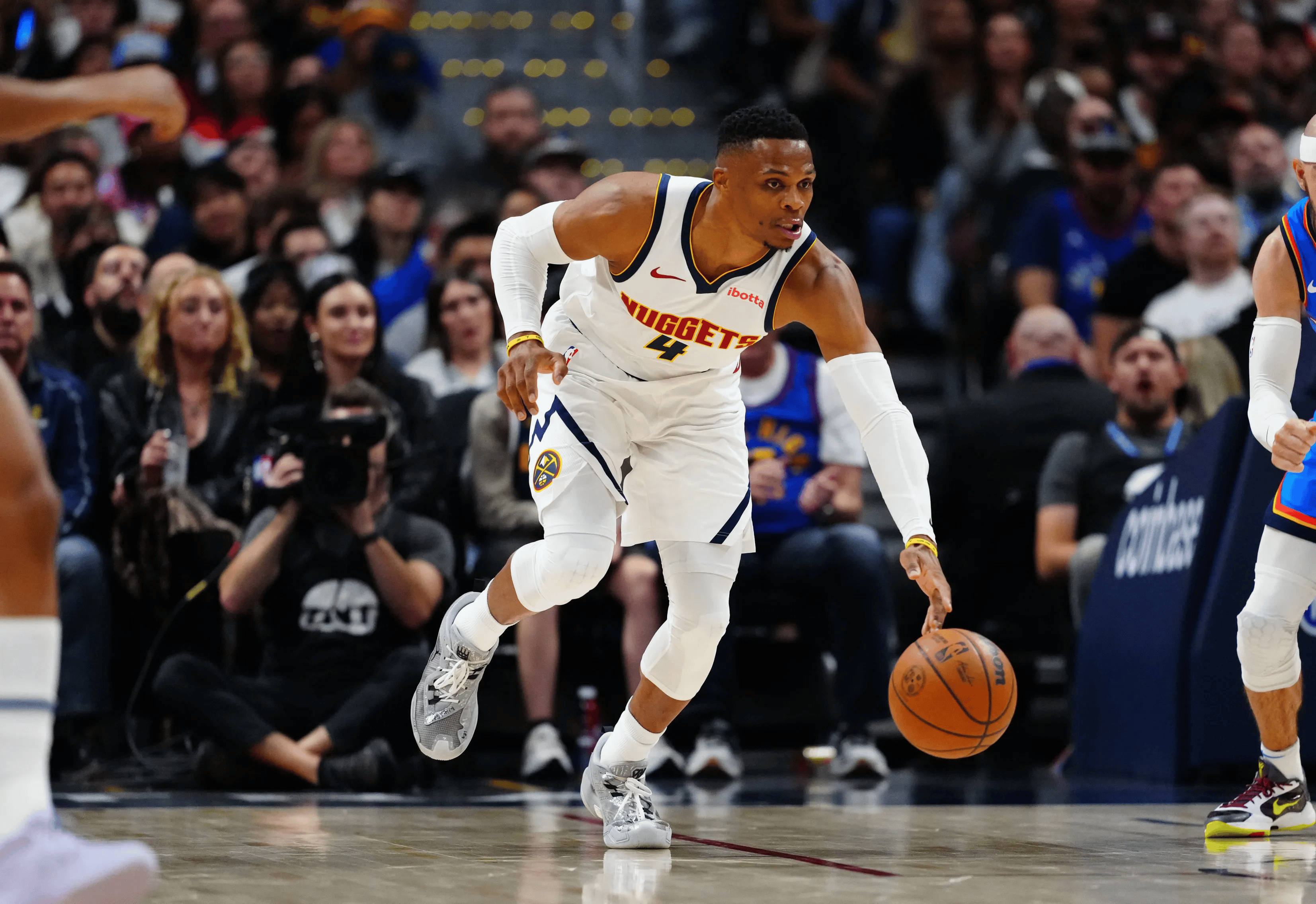 NBA球员个人表现火爆，比赛节奏激烈变数多的简单介绍