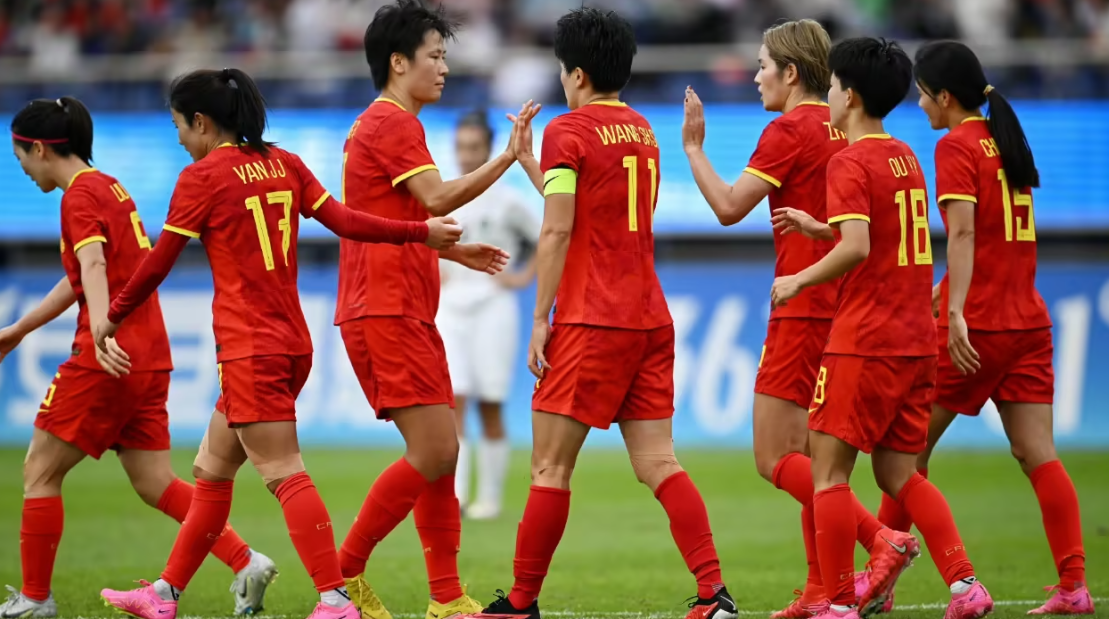 美国世俱杯-包含女足国家队士气高昂，轻松夺取比赛胜利的词条